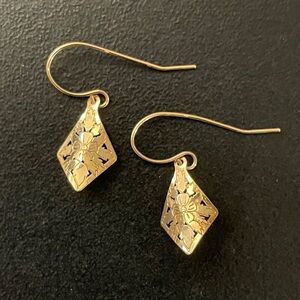 Vintage Engraved Flower Earrings Solid 14k Gold kite pendant dangle drop style